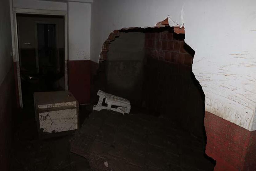 Sel suları 5 metreyi aştı: Bozkurtta duvarlarda izler silinmedi