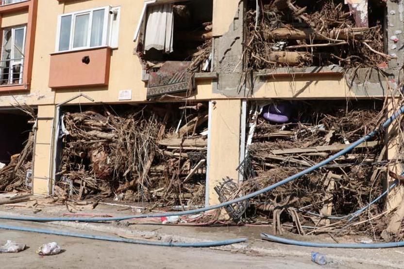 Sel suları 5 metreyi aştı: Bozkurtta duvarlarda izler silinmedi