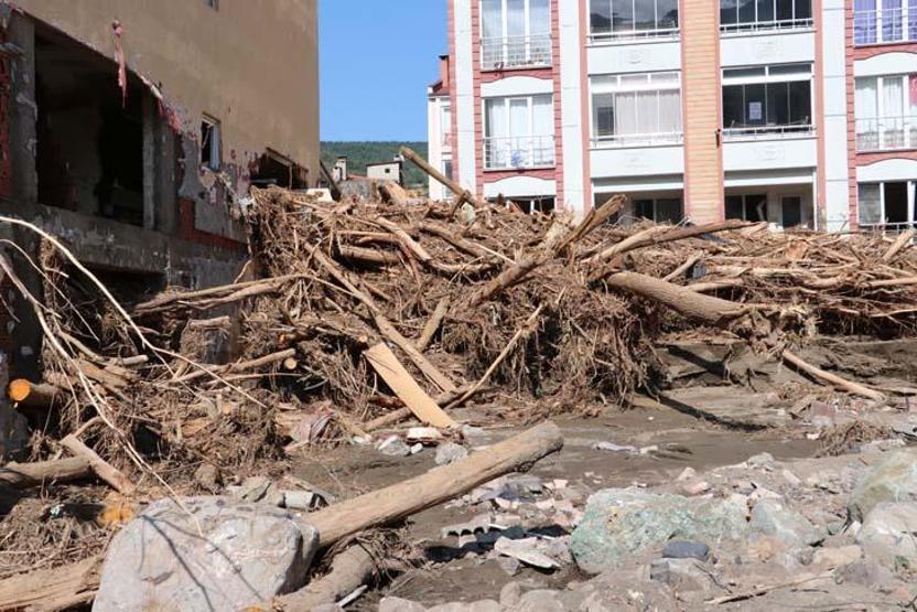 Sel suları 5 metreyi aştı: Bozkurtta duvarlarda izler silinmedi