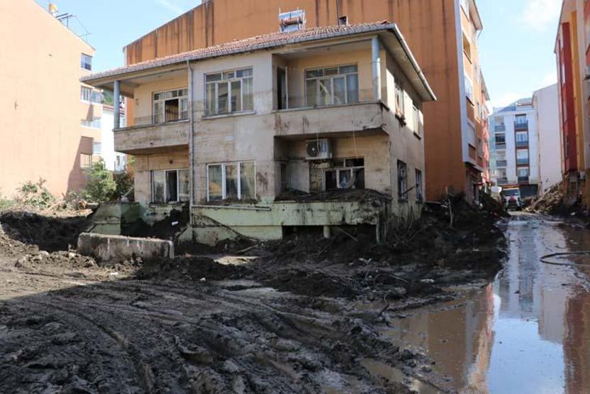 Sel suları 5 metreyi aştı: Bozkurtta duvarlarda izler silinmedi