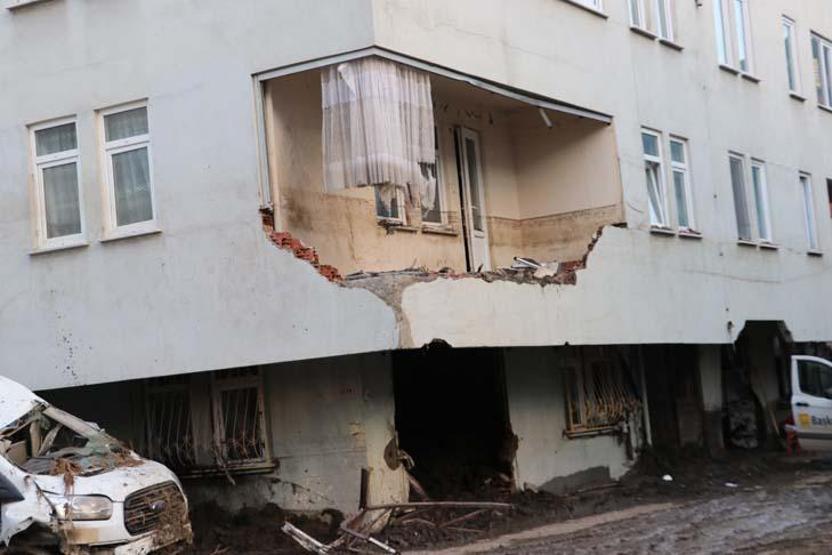 Sel suları 5 metreyi aştı: Bozkurtta duvarlarda izler silinmedi