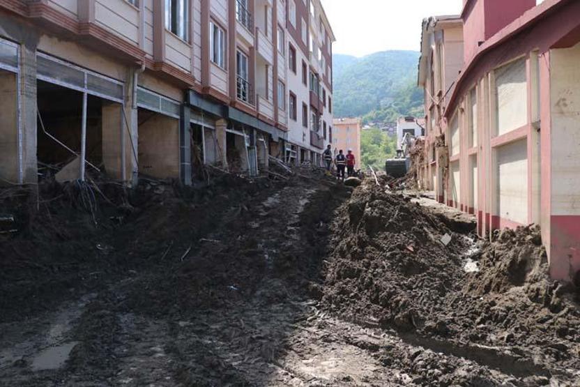 Sel suları 5 metreyi aştı: Bozkurtta duvarlarda izler silinmedi