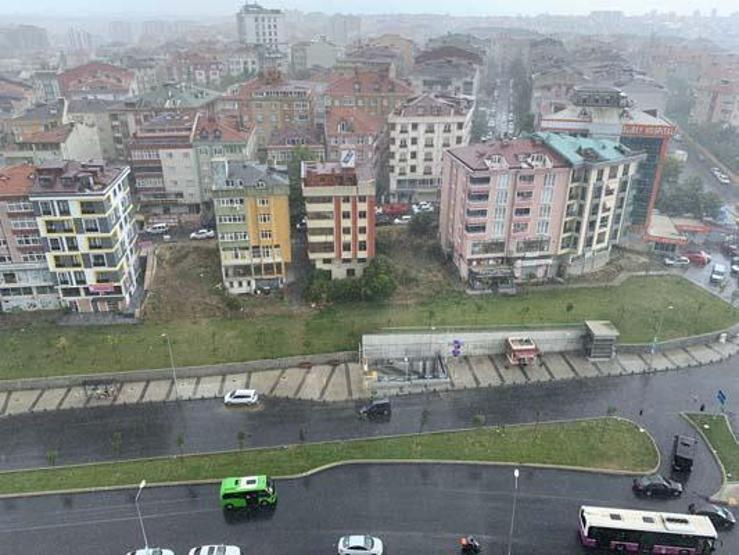 İstanbulda beklenen yağış başladı