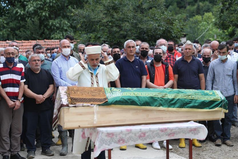 İsmi görev yaptığı okula verilecek Duygu öğretmene veda