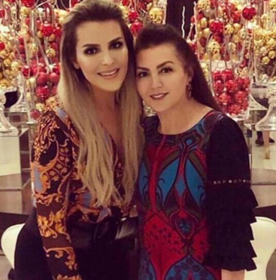 Selin Ciğerci annesinin fotoğrafını paylaşarak isyan etti