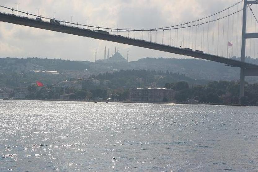 İstanbul Boğaz’ında ilk; Motokros efsanesi Boğazı su üstünde geçti