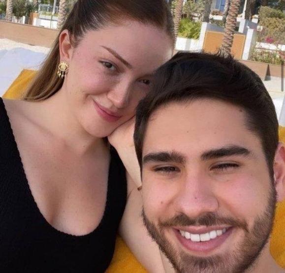 Danla Bilic ile Poyraz Teoman ayrıldı mı Tüm fotoğrafları sildi