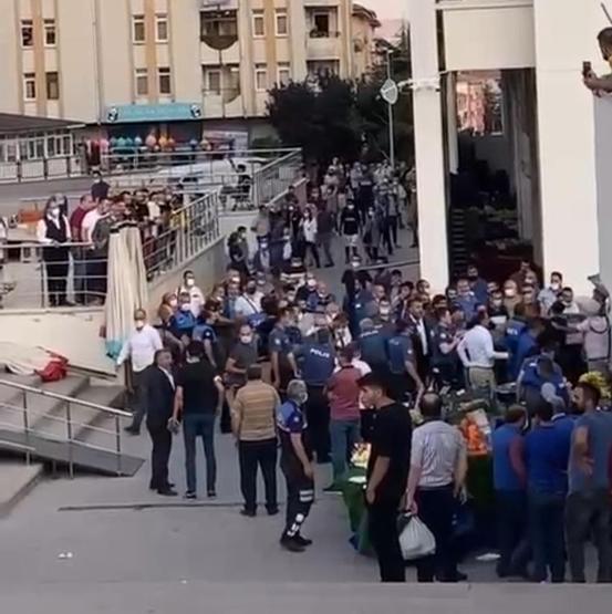 Pazarda ezik şeftali kavgası