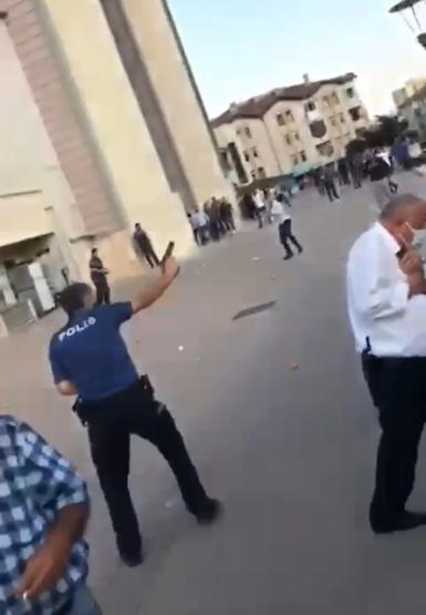 Pazarda ezik şeftali kavgası