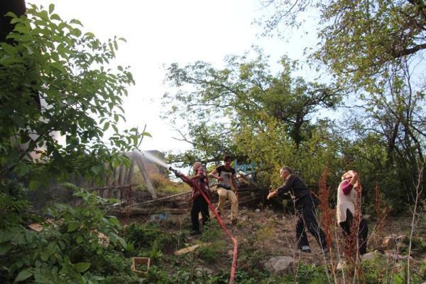 Mahallede korkutan yangın; 6 ev alevlere teslim