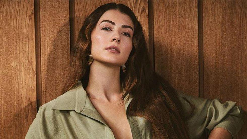 Burcu Özberk’ten bikinili poz