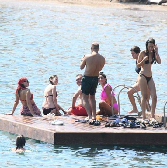 Mithat Can Özer ile Alina Boz Bodrumda tatilde