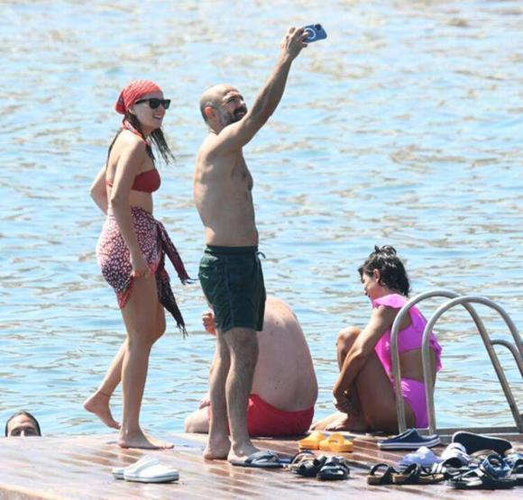 Mithat Can Özer ile Alina Boz Bodrumda tatilde