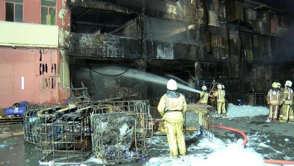 İkitelli Çevre Sanayi Sitesinde çıkan yangın 8 saat sonra söndürüldü