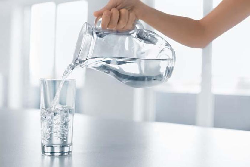 Suyu bu şekilde içiyorsanız dikkat Diyabet ve kanser riskini artırıyor 7 adımda su içme rehberi