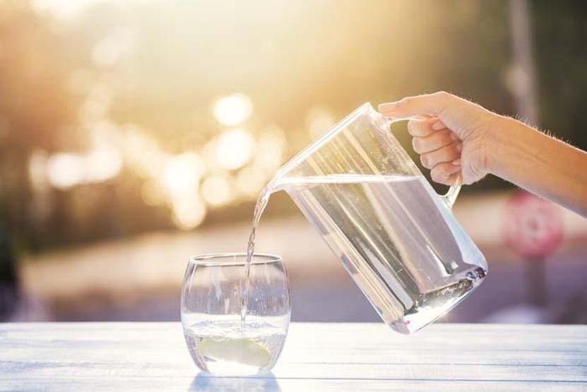 Suyu bu şekilde içiyorsanız dikkat Diyabet ve kanser riskini artırıyor 7 adımda su içme rehberi