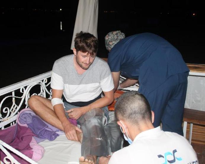 ATVlerle caretta caretta yavrularını ezip, gönüllüyü de yaraladılar