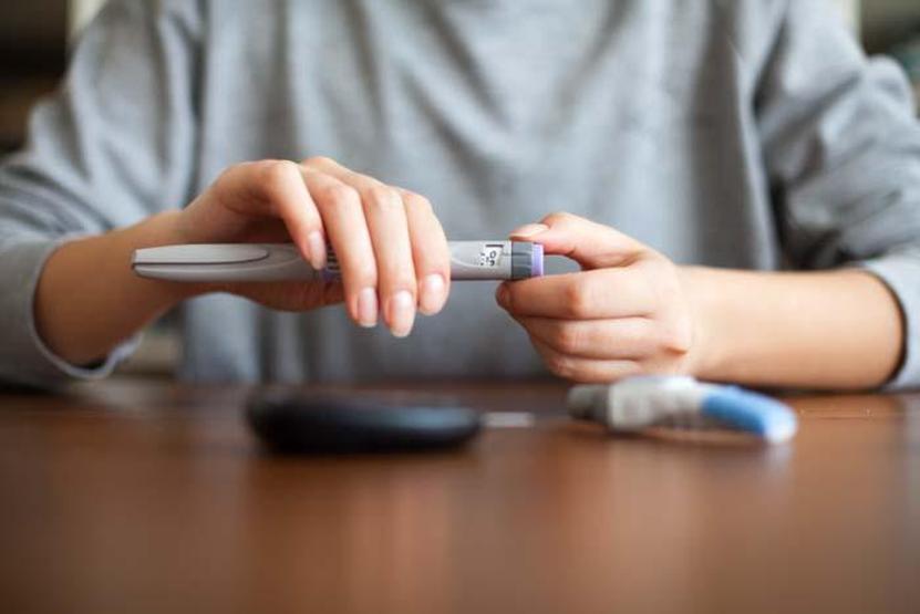 Yemekten hemen sonra uykunuz geliyor ve dönem dönem tatlı krizi yaşıyorsanız dikkat