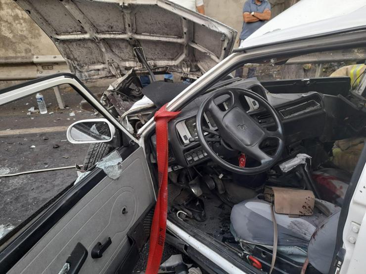 İstanbul Bakırköyde feci kaza: Ortalık savaş alanına döndü