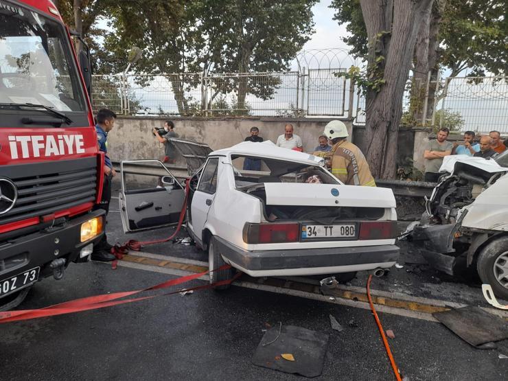İstanbul Bakırköyde feci kaza: Ortalık savaş alanına döndü