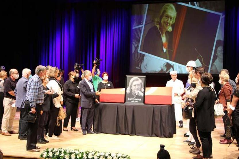 Türk sanat müziği sanatçısı İnci Çayırlı son yolculuğuna uğurlandı