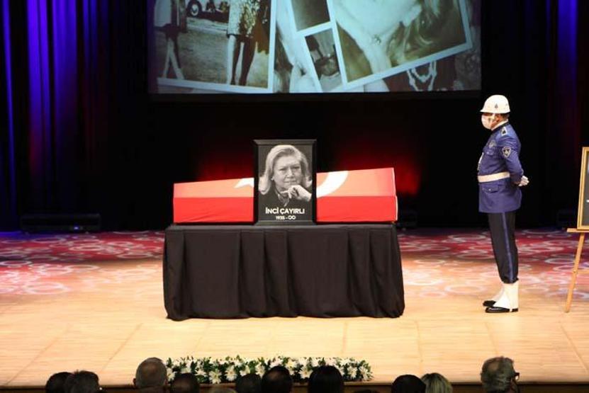 Türk sanat müziği sanatçısı İnci Çayırlı son yolculuğuna uğurlandı