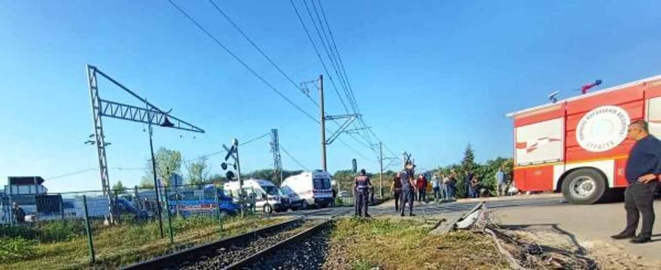Son dakika... Tekirdağda tren minibüse çarptı: 6 ölü