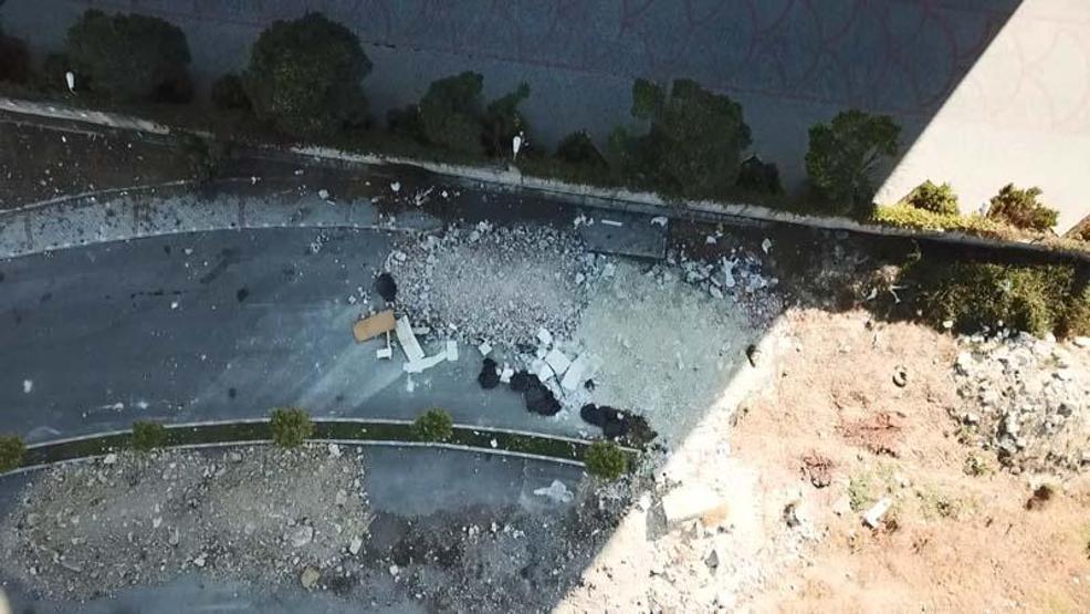 Sitelerin önüne kamyonlarca hafriyat döküp kaçtılar