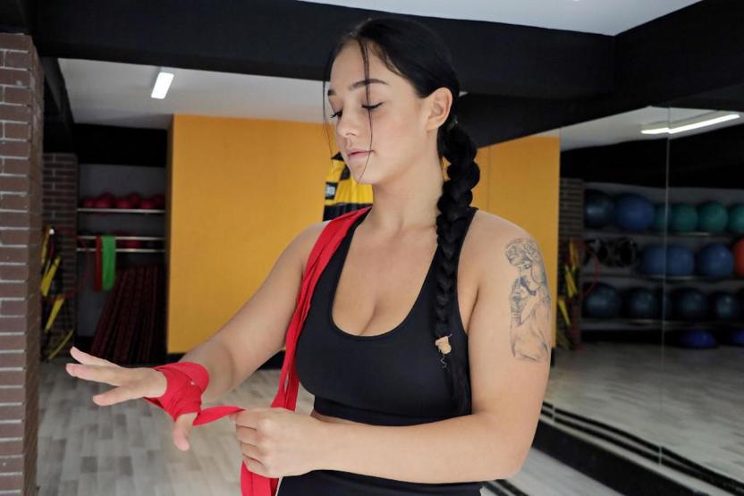 Kilo vermek için başladığı boksta ilk altın kemerini nakavtla kazandı