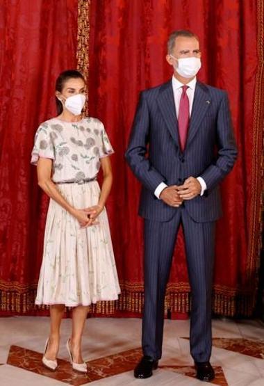 İspanya Kraliçesi Letizia, kayınvalidesinin 40 yıl önceki elbisesini giydi