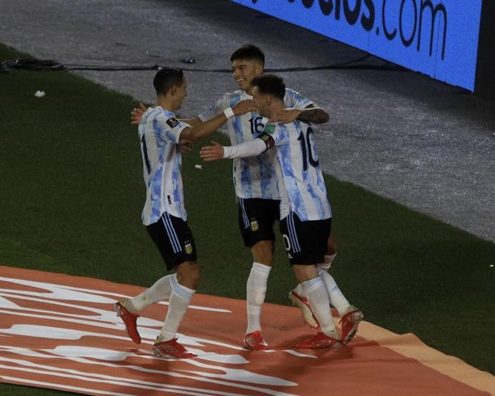 Messi, Pelenin rekorunu kırdı Gözyaşları geceye damga vurdu
