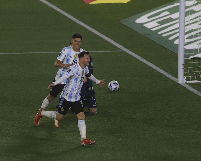 Messi, Pelenin rekorunu kırdı Gözyaşları geceye damga vurdu