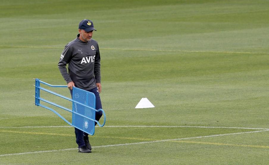 Son dakika... Fenerbahçede devre arası bir ayrılık daha