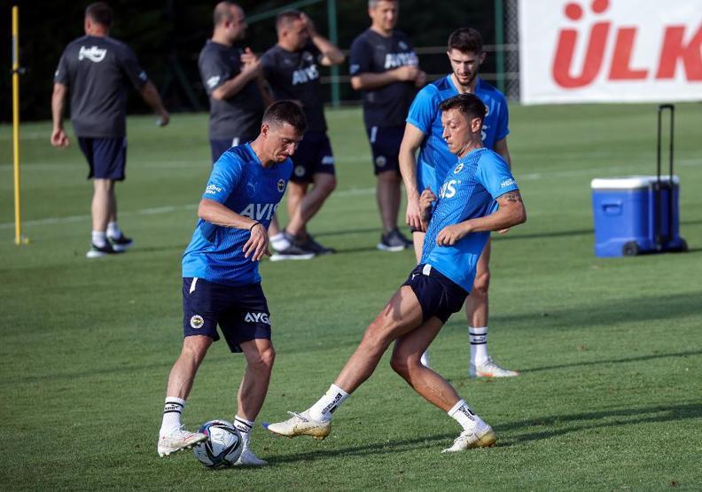 Son dakika... Fenerbahçede devre arası bir ayrılık daha