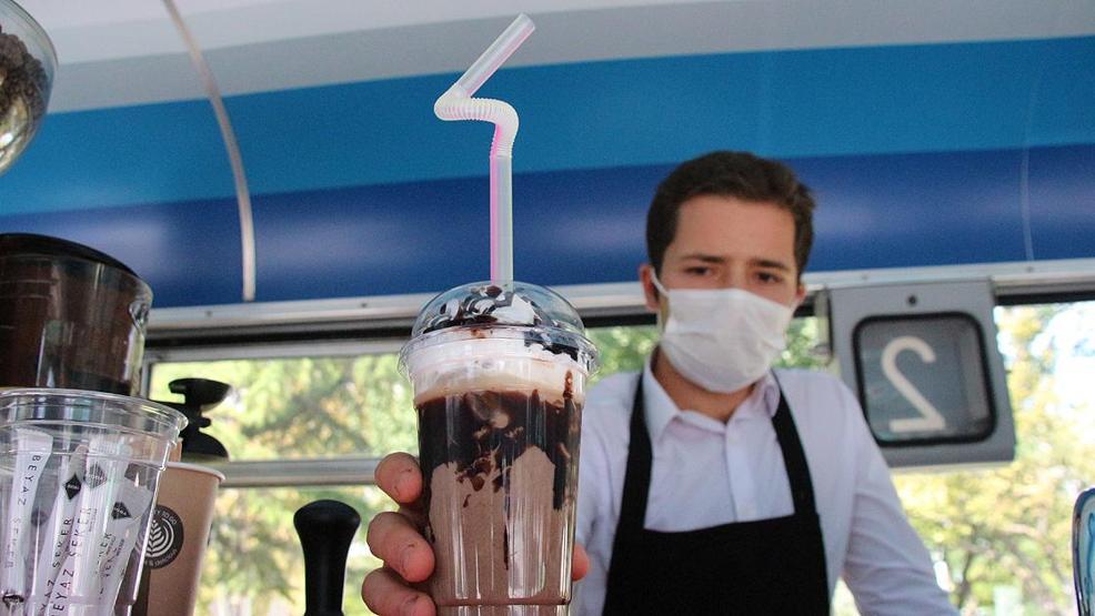 Nostaljik Tramvay Kafe müşterilerini zamanda yolculuğa çıkarıyor