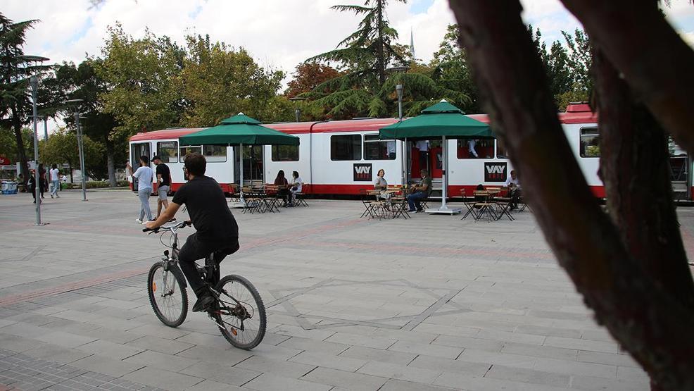 Nostaljik Tramvay Kafe müşterilerini zamanda yolculuğa çıkarıyor