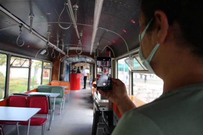Nostaljik Tramvay Kafe müşterilerini zamanda yolculuğa çıkarıyor