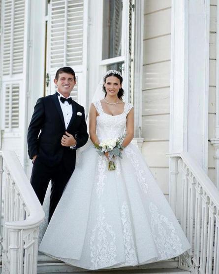 Fatoş Kabasakal ve Erkan Kayhanın üç yıl rötarlı düğünü