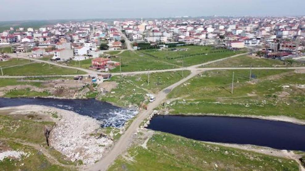 Çorlu Deresinden korkanlar göçüyor; yine simsiyah akıyor