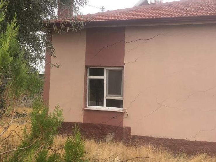 Konyada yaylada dev yarıklar oluştu