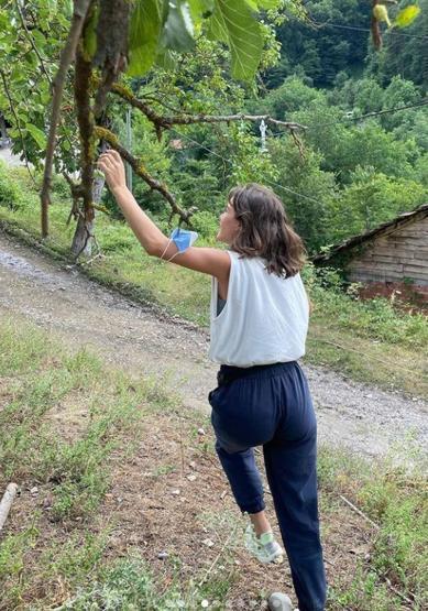 Hafsanur Sancaktutan, köy düğününe katıldı