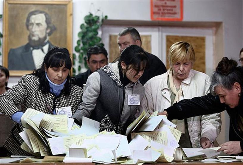 Rusyada milletvekili seçimleri: Parlamentoya 5 parti giriyor, Putinin partisi oy kaybetti