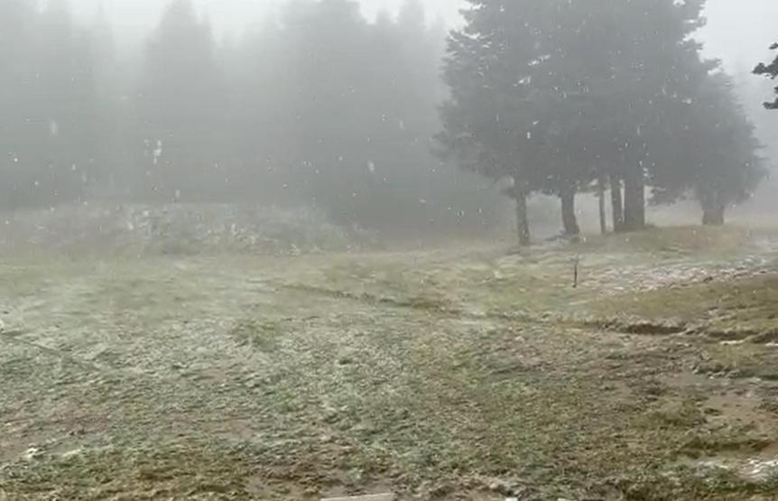 Uludağ ve Kartalkayaya mevsimin ilk kar yağışı düştü