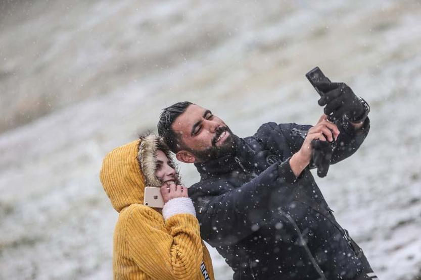 Uludağ ve Kartalkayaya mevsimin ilk kar yağışı düştü