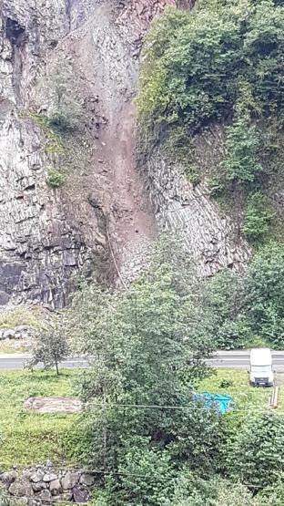 Karadenizde sağanak; Trabzonda ırmak taştı, Rizede heyelan meydana geldi