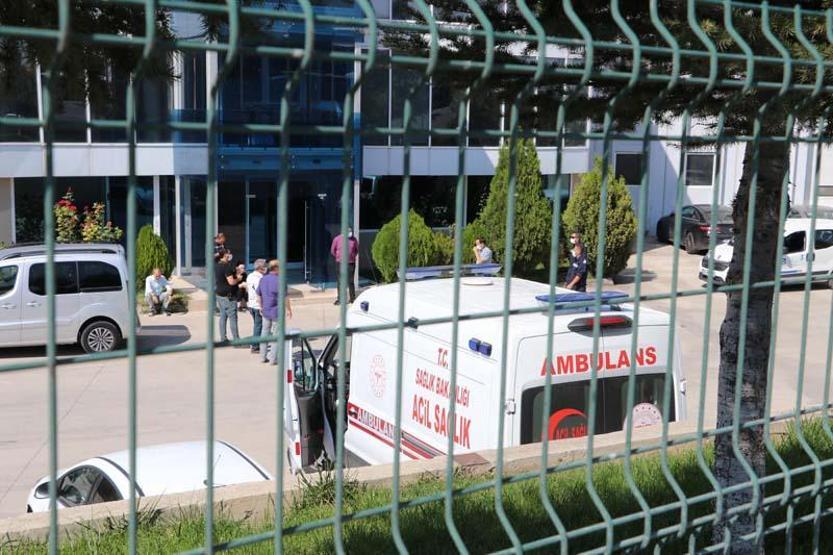 Asit kuyusuna düşen fabrika sahibi ile kurtarmaya çalışan işçi öldü