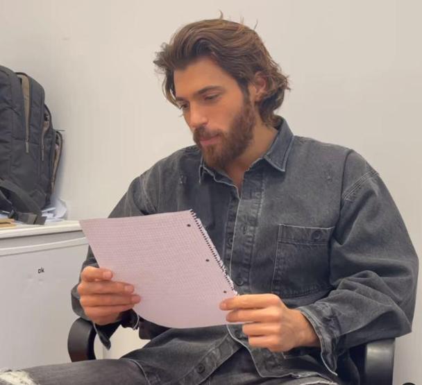 Can Yaman yeni projesini sosyal medyadan duyurdu