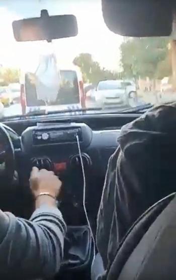 Trafikte doğum sancısı tuttu, imdadına polis yetişti