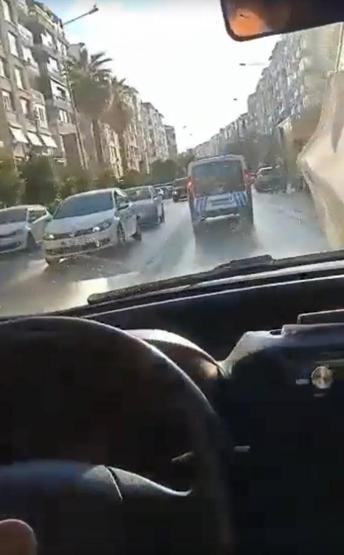 Trafikte doğum sancısı tuttu, imdadına polis yetişti