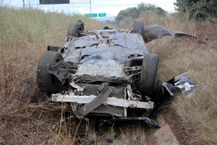Takla atan otomobildeki 5 kişi yaralandı